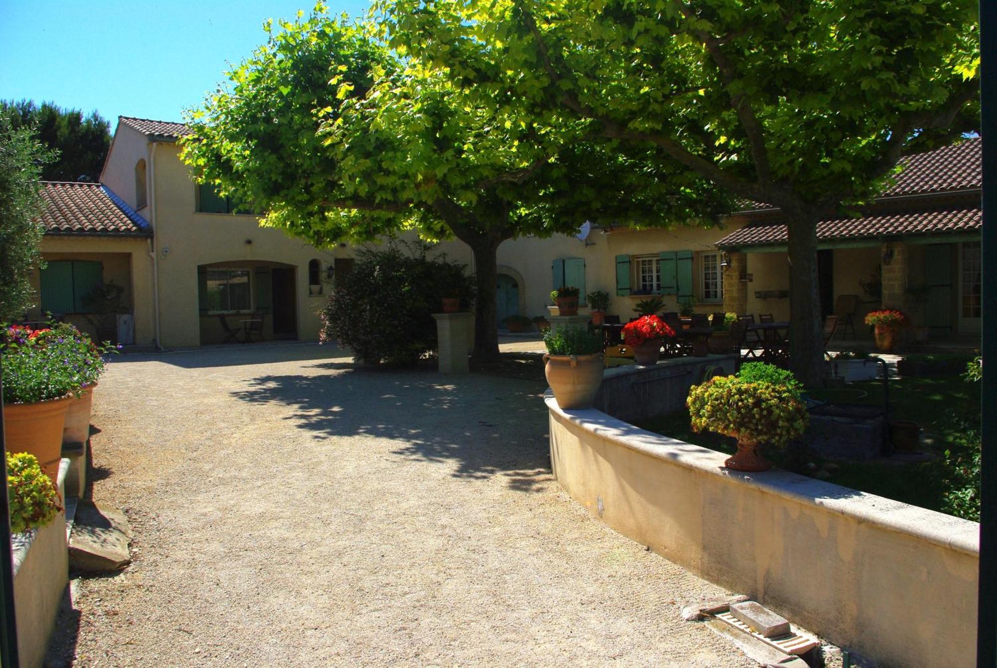 Le Mas De L'Amandier Saint-Saturnin-lès-Avignon 외부 사진